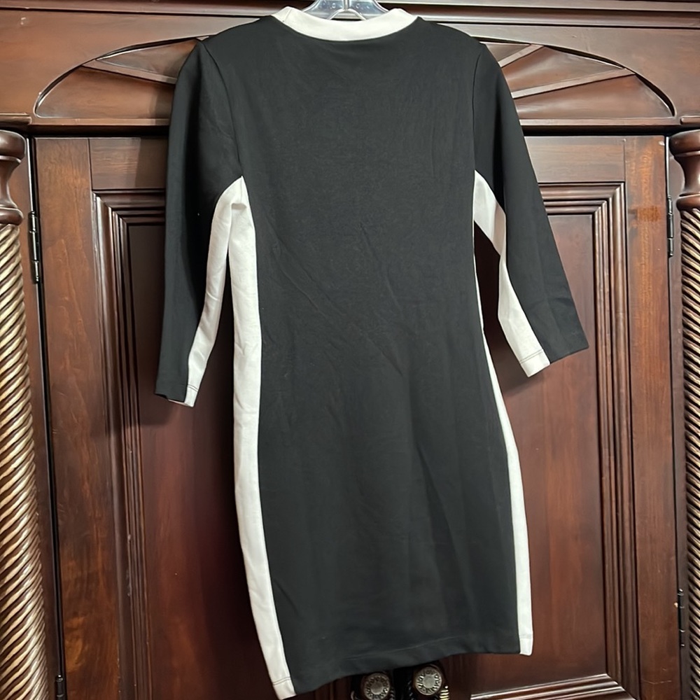 Dress - Picture 7 of 8